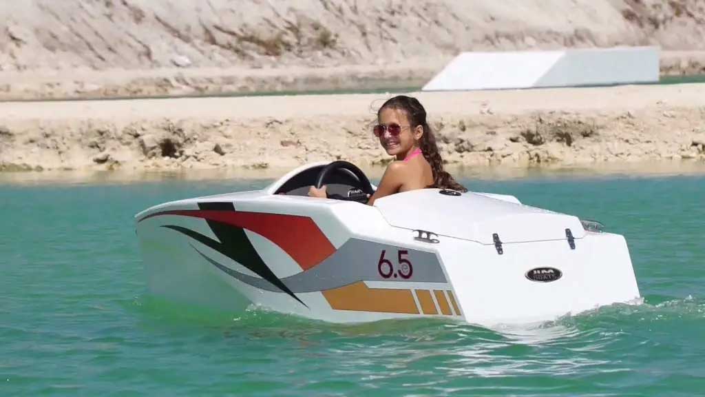 Bateau électrique JIMBOAT, activité nautique idéale pour les enfants