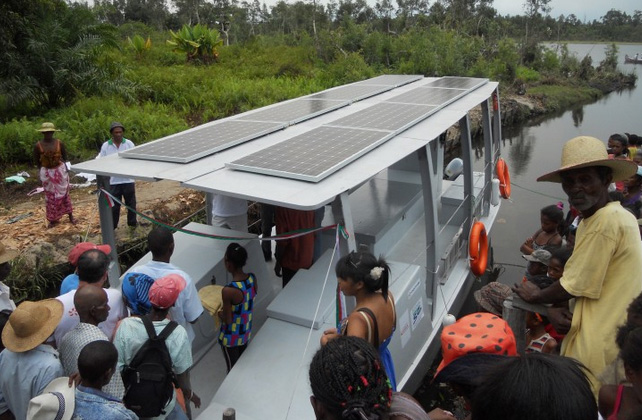 Un catamaran lectro-solaire  Madagascar