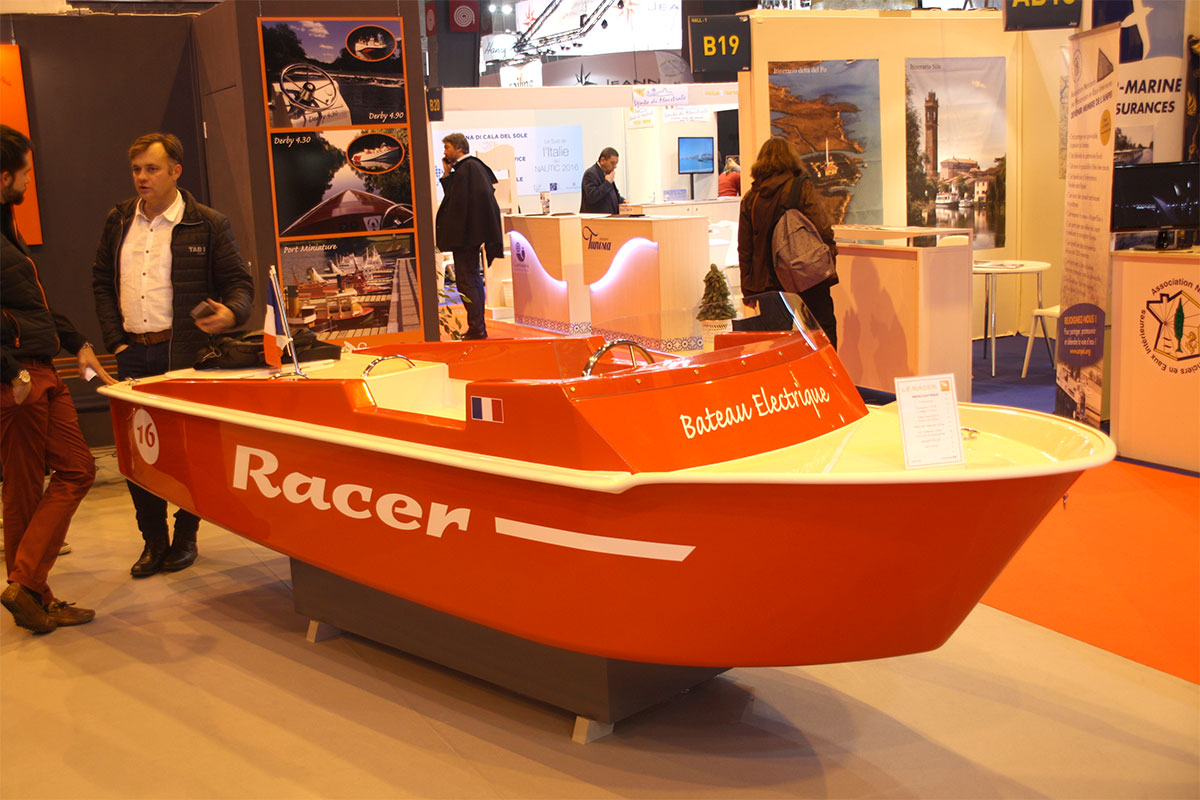 Saviboat prsente le Racer au Salon Nautic