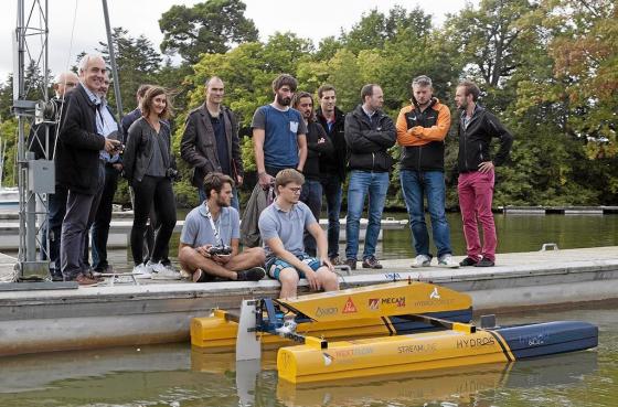 ​Le catamaran lectrique des tudiants de lEcole central de Nantes en dmonstration sur lErdre