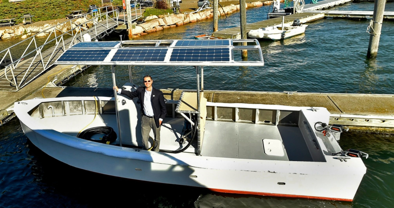 Torqeedo quipe un bateau lectro-solaire ddi  la vidange des eaux uses