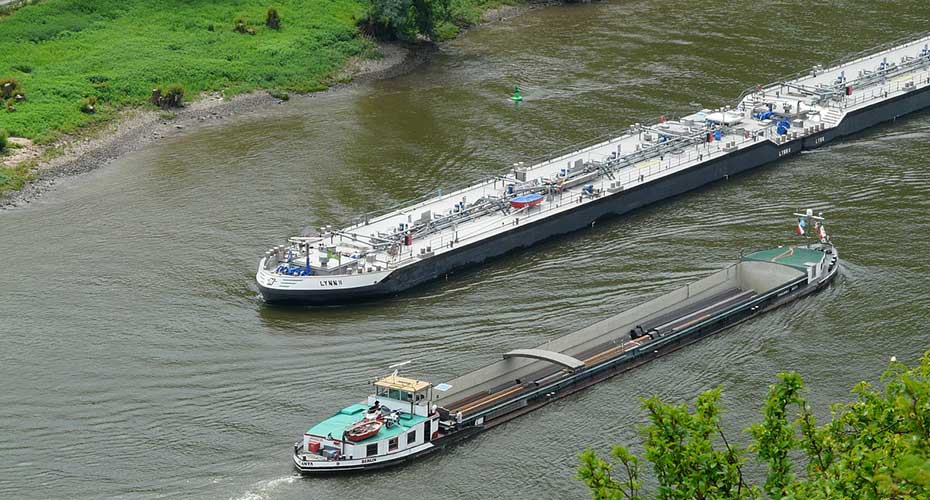 Des pniches  hydrogne  ltude sur la Seine