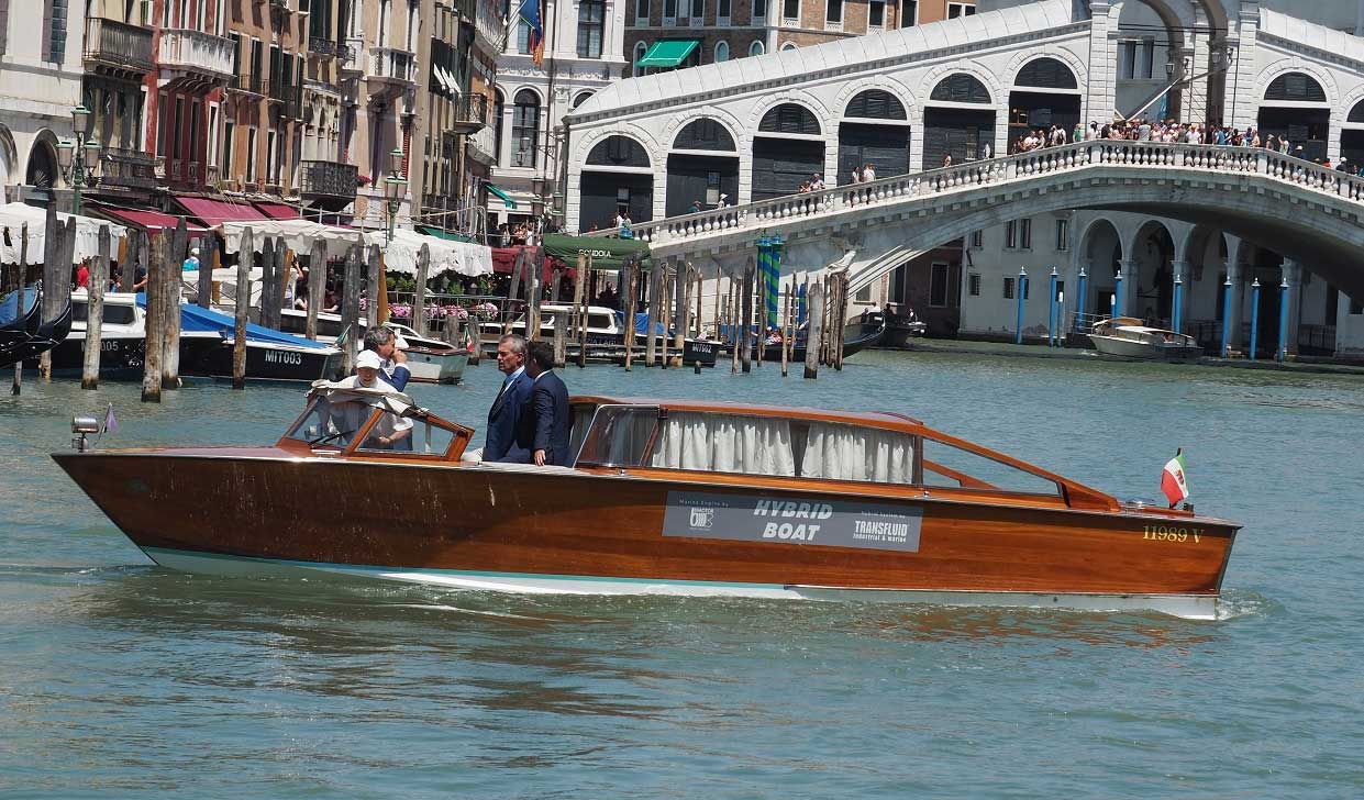 Transfluid livre un premier bateau-taxi hybride  Venise