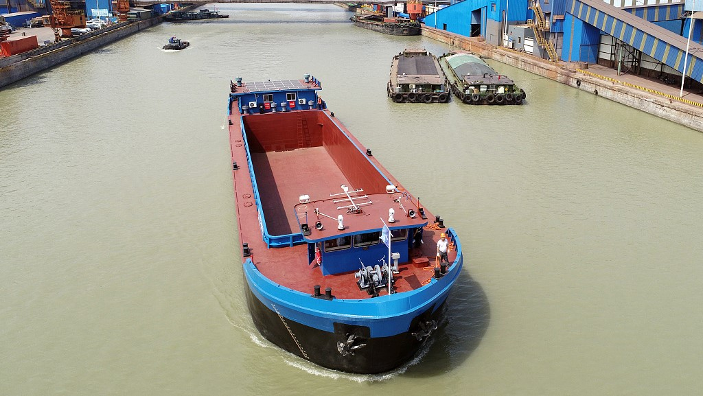 Chine : un cargo lectrique de 1000 tonnes test sur le fleuve Yangts