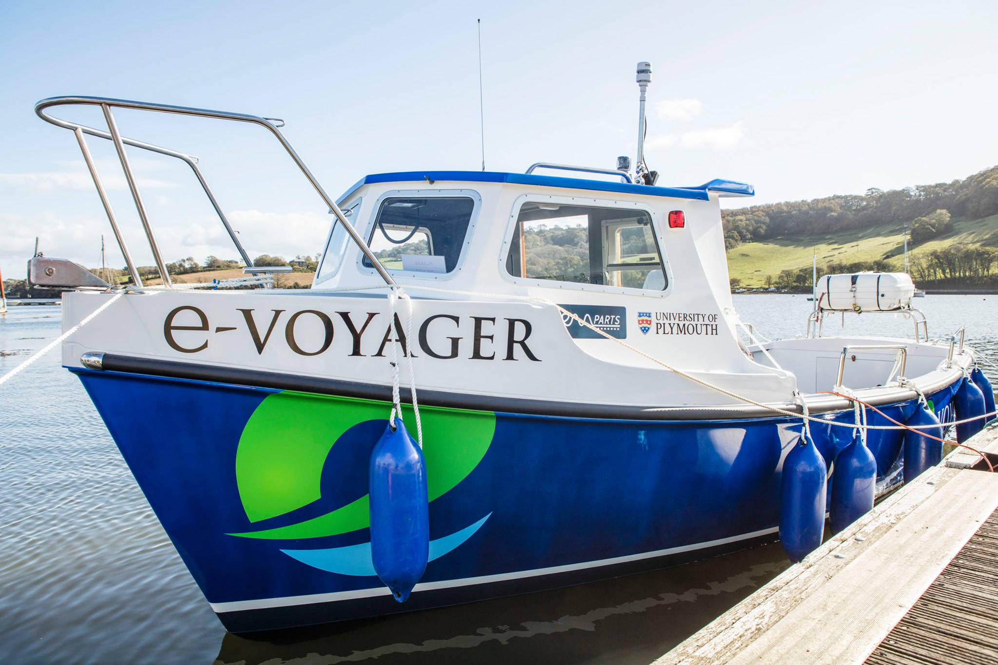 Royaume-Uni : un premier bateau lectrique mis  lessai  Plymouth