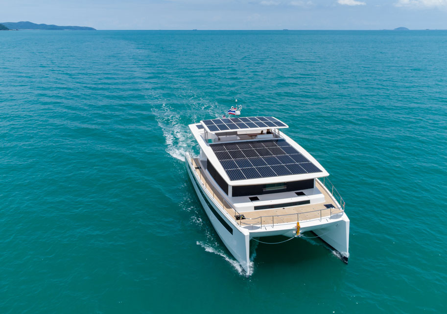 Silent 60 : le nouveau catamaran solaire mis  leau