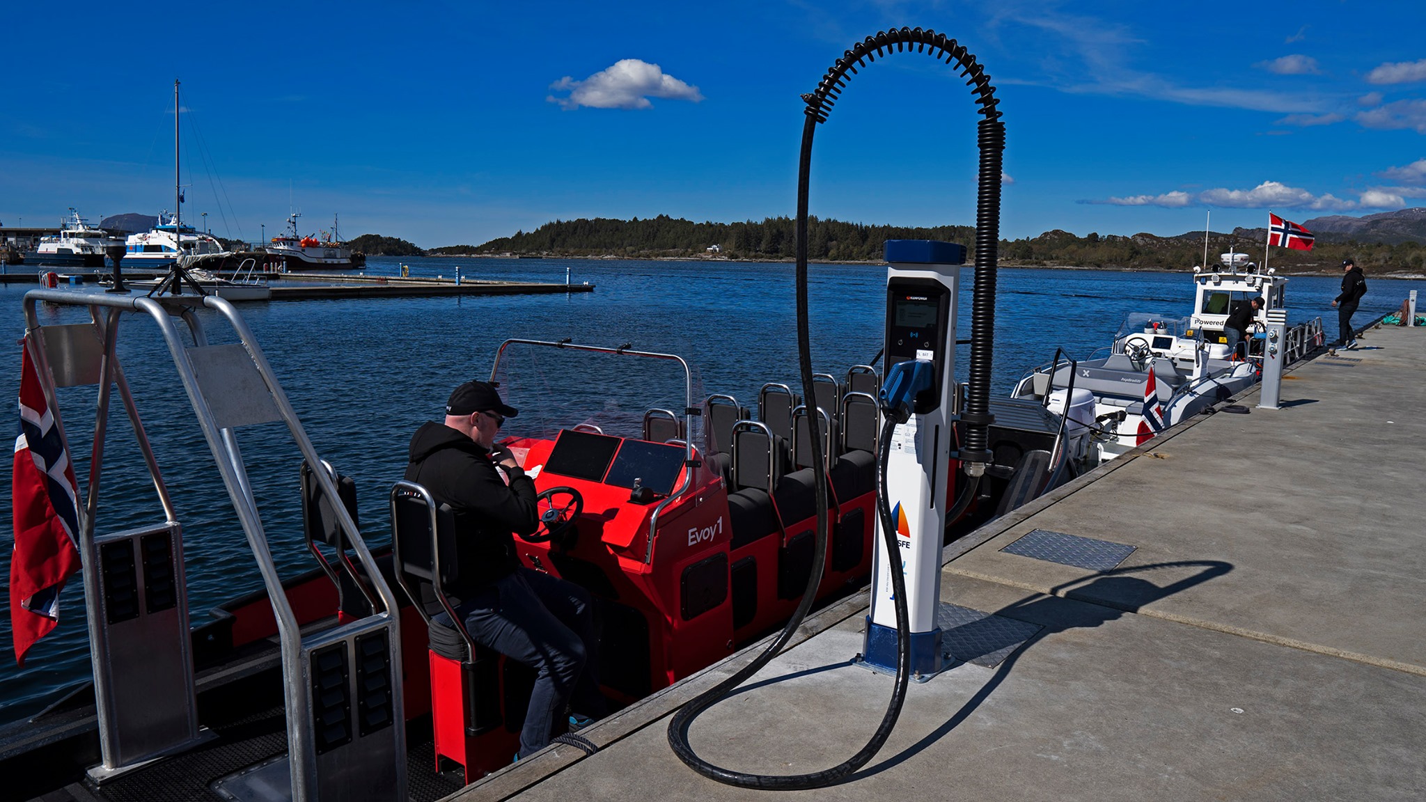 Un rseau de superchargeurs pour bateaux lectriques en Norvge