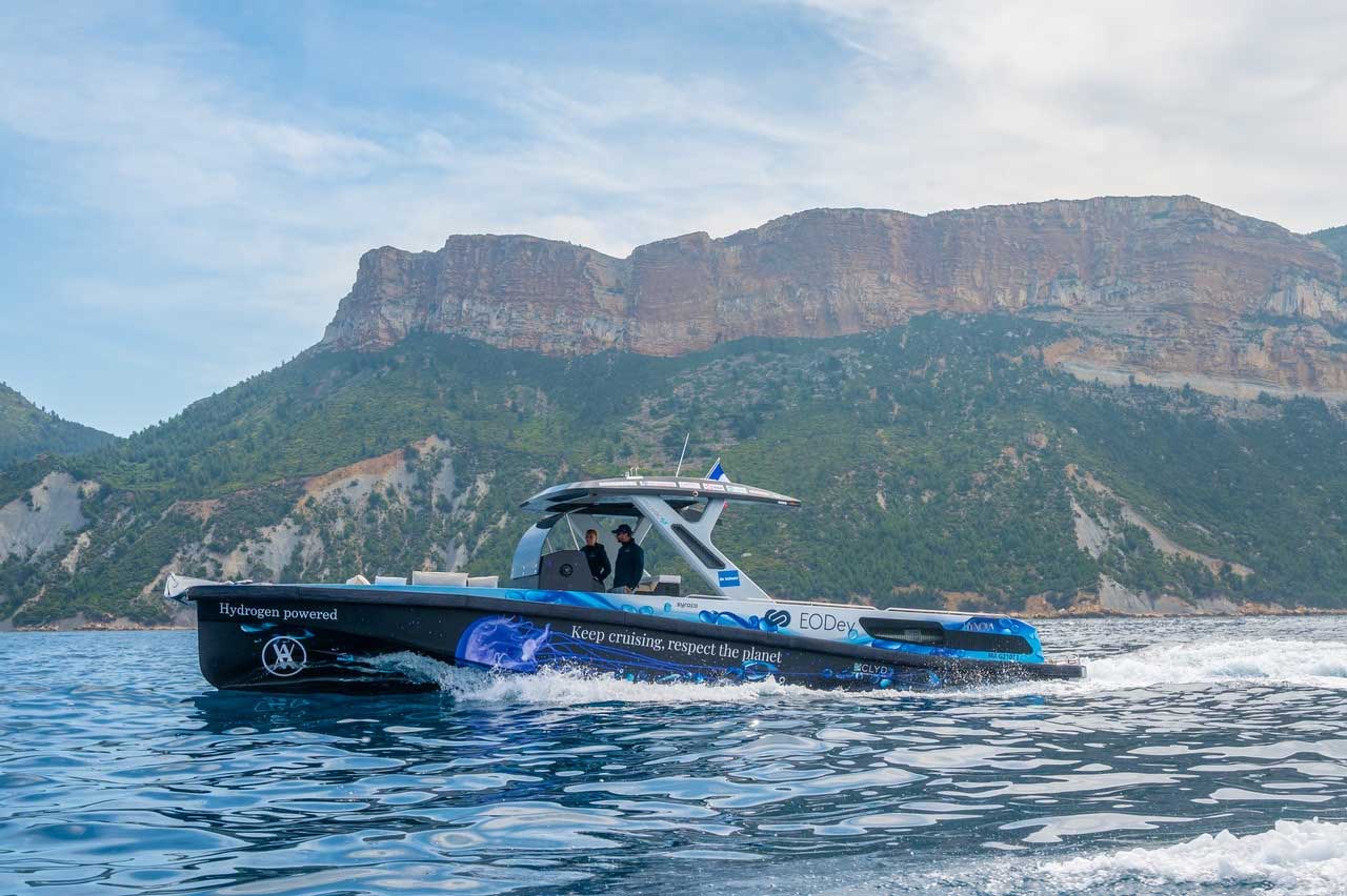 ​Le bateau  hydrogne dHynova lve lancre  Marseille