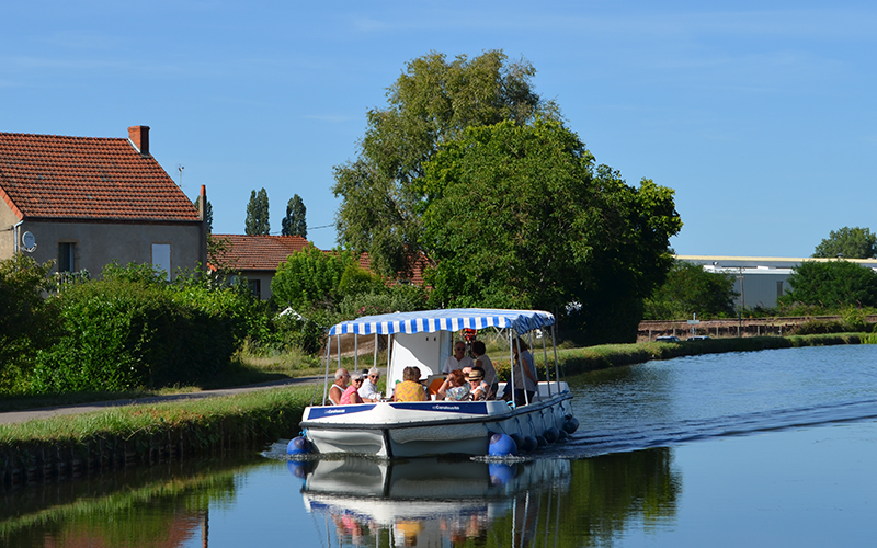 A Digoin, Les Canalous naviguent  lhydrogne