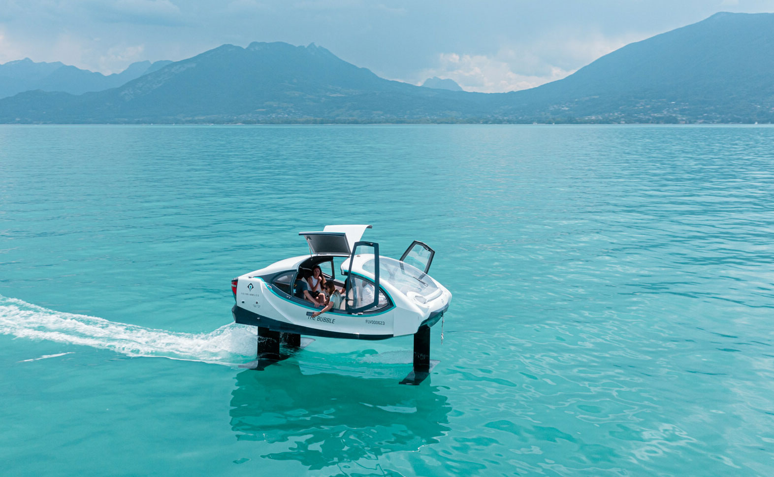 SeaBubbles : le bateau volant lectrique decolle sur le Lac dAnnecy