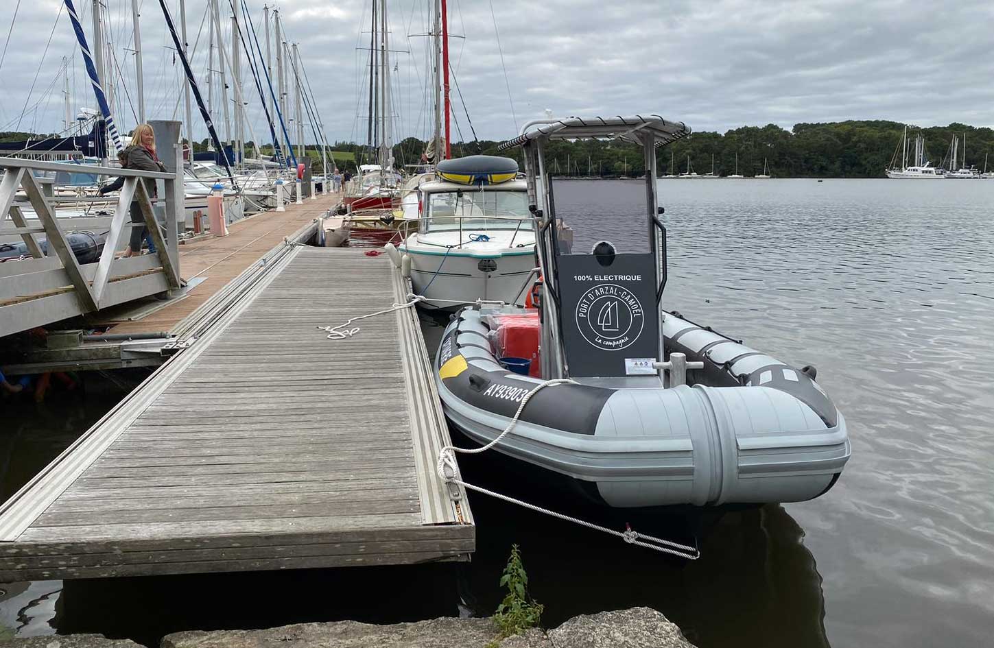 Naviwatt quipe le port dArzal-Camol dun bateau de service 100 % lectrique