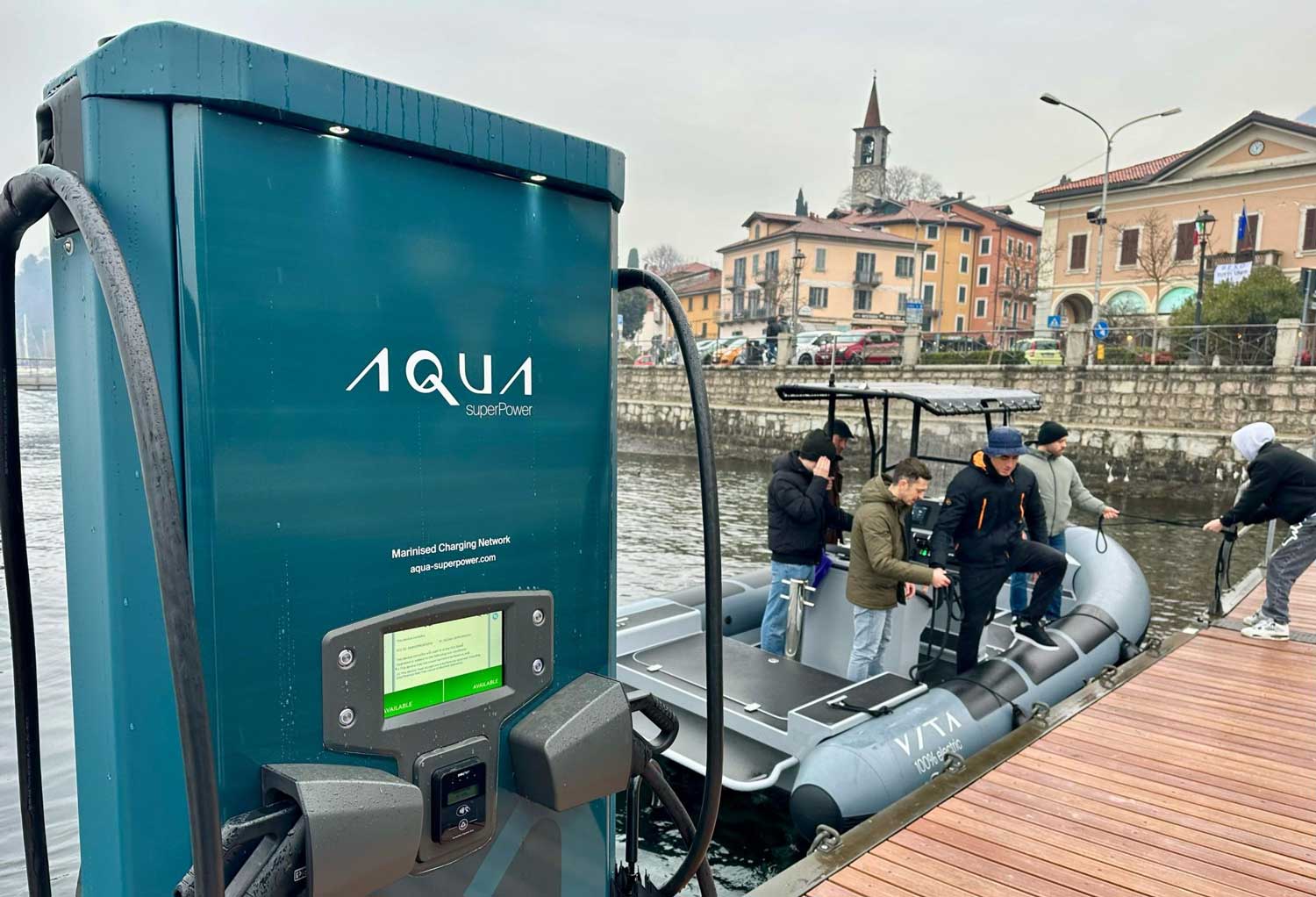 En Italie, Aqua superPower branche le Lac Majeur