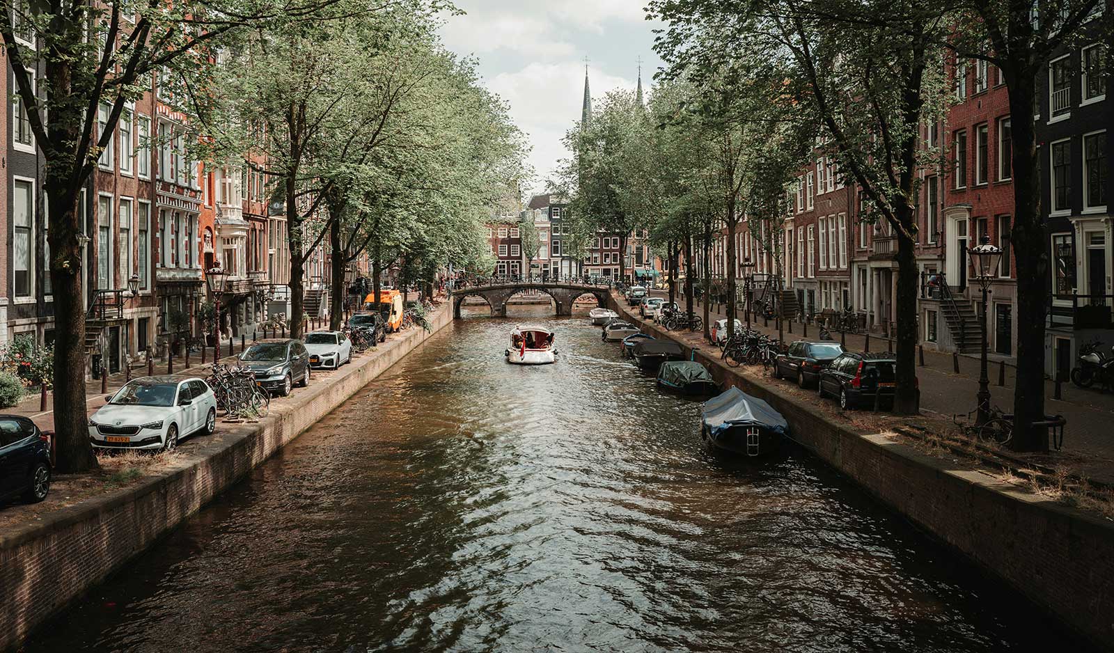 Amsterdam ferme ses canaux aux bateaux thermiques