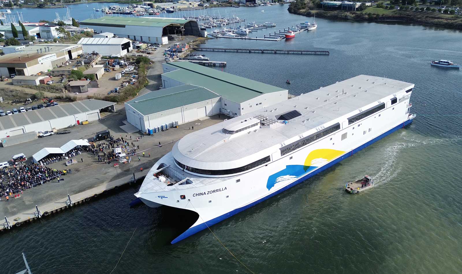 Incat met  leau le plus grand ferry lectrique du monde