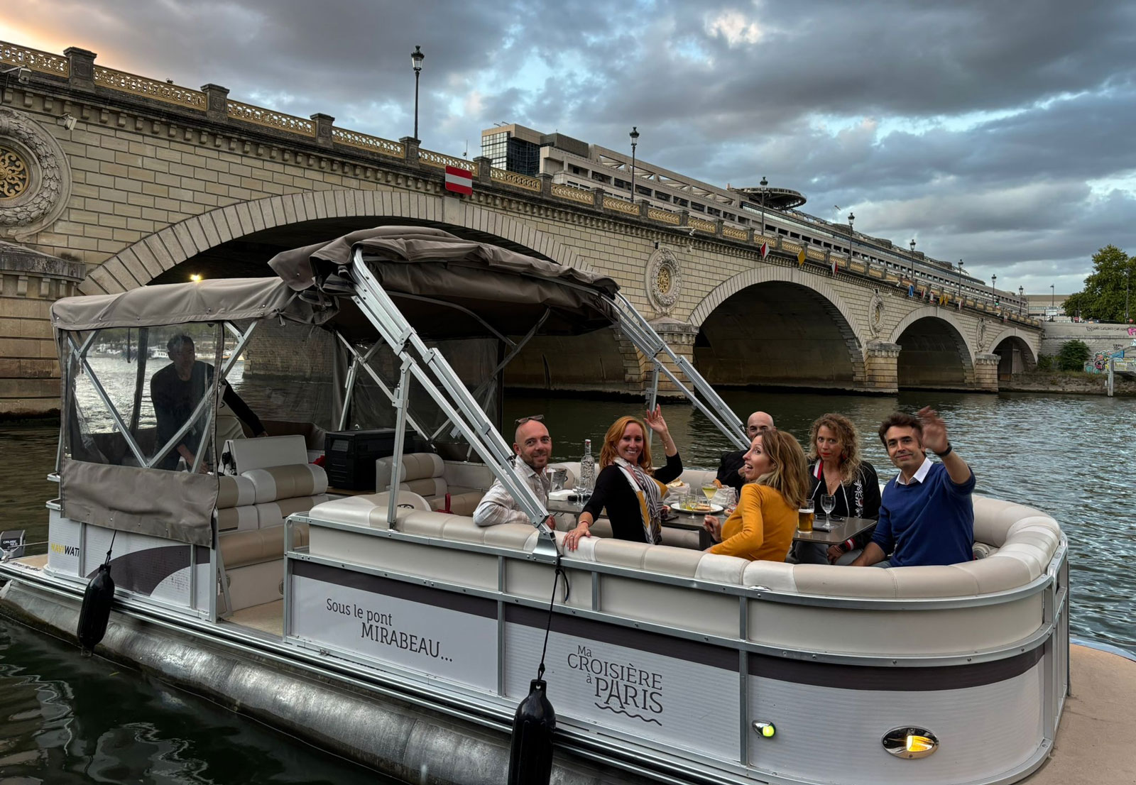 Mirabeau : un pontoon boat lectrifi par Naviwatt pour la Seine