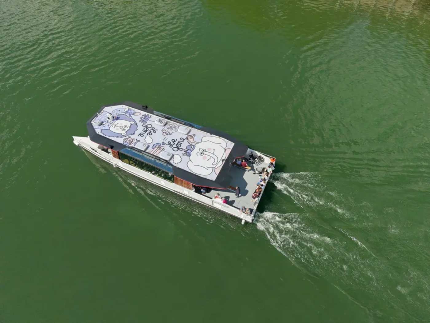 A Lyon, la ligne fluviale Navig�ne passe � quatre navettes �lectriques
