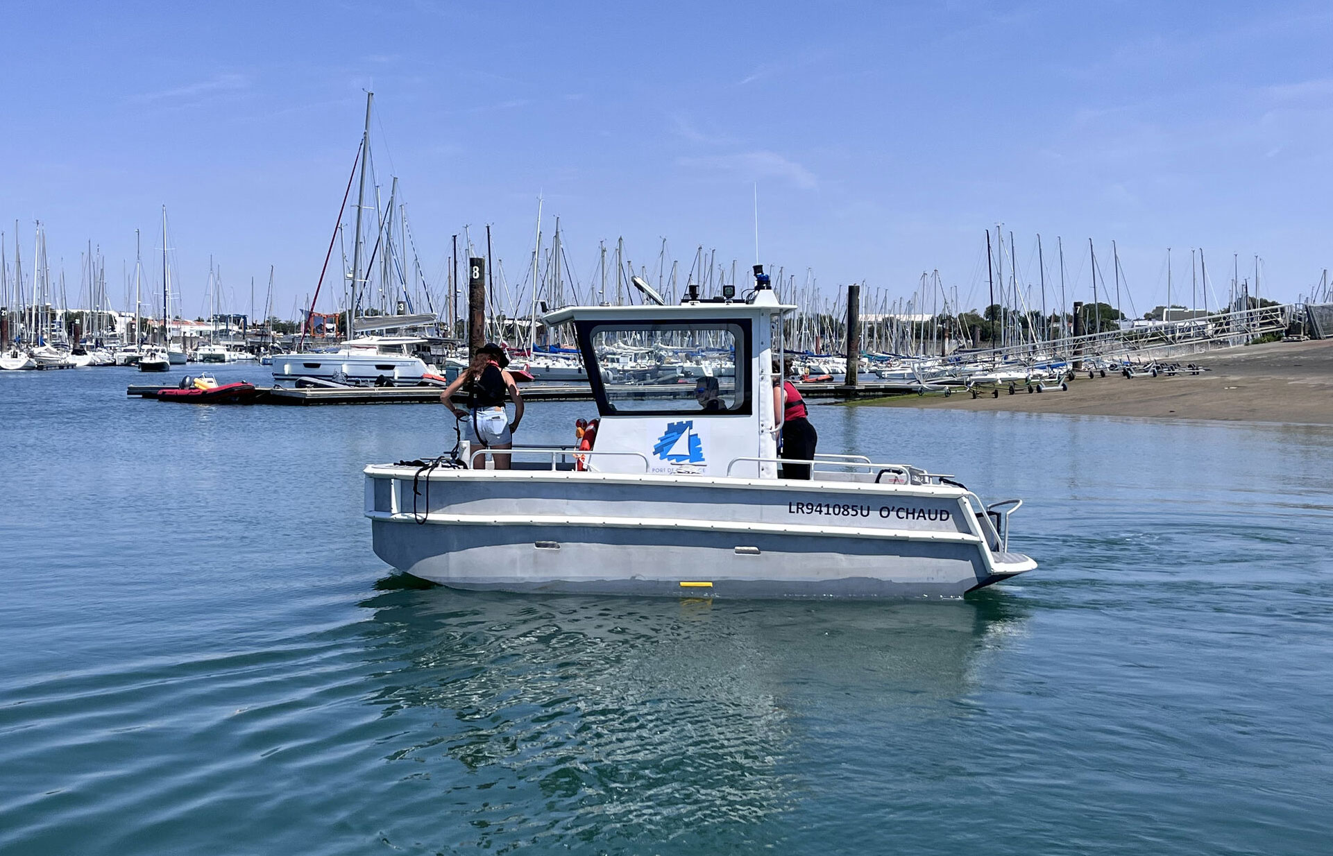 Armor-X livre un bateau �lectrique au Port de plaisance de La Rochelle