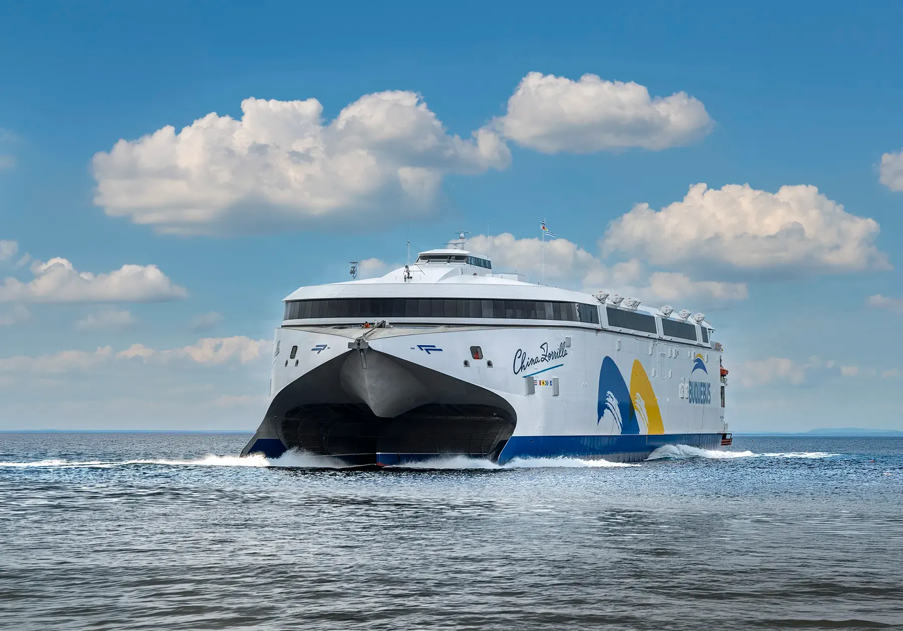 130 m�tres et 250 tonnes de batteries : le plus grand navire �lectrique du monde entre en service
